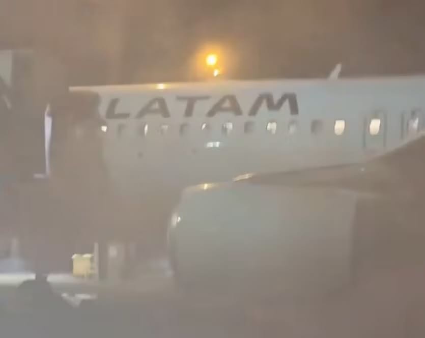 Evacuaron avión de LATAM tras incendio de equipo de carga en aeropuerto de Brasil