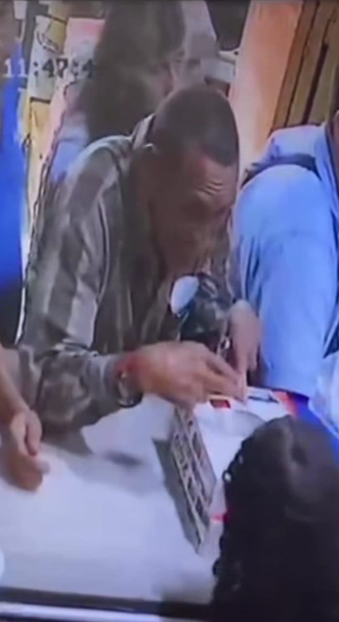 Dos hombres fueron grabados hurtando en una ferretería de Puerto Ordaz