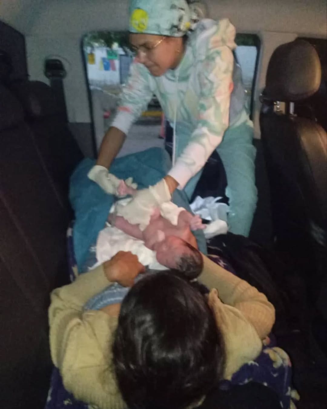 ANZOÁTEGUI | Mujer fue socorrida tras dar a luz dentro de su casa en Barcelona