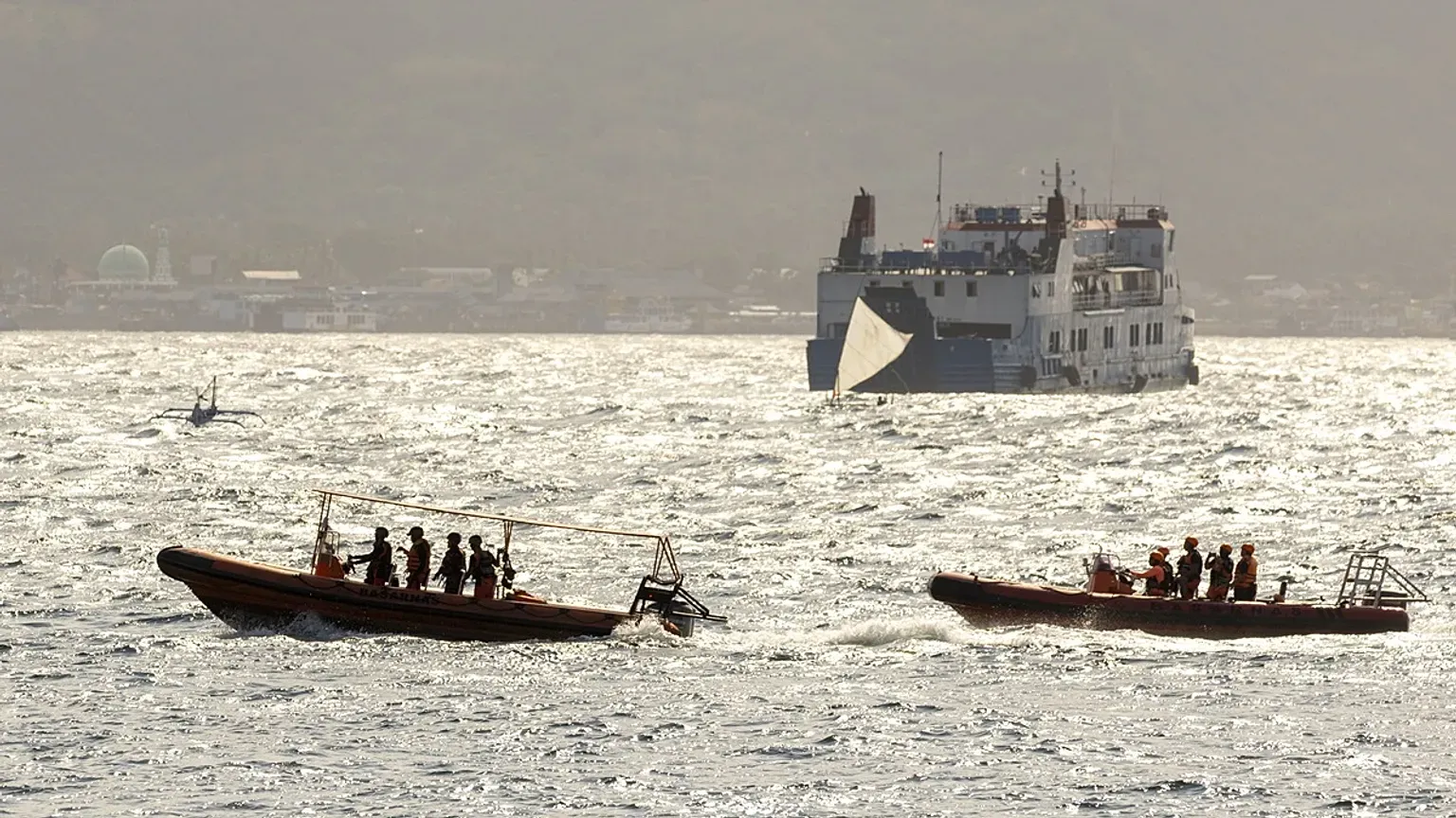 Hundimiento de ferri en Filipinas dejó al menos 15 muertos y decenas de desaparecidos