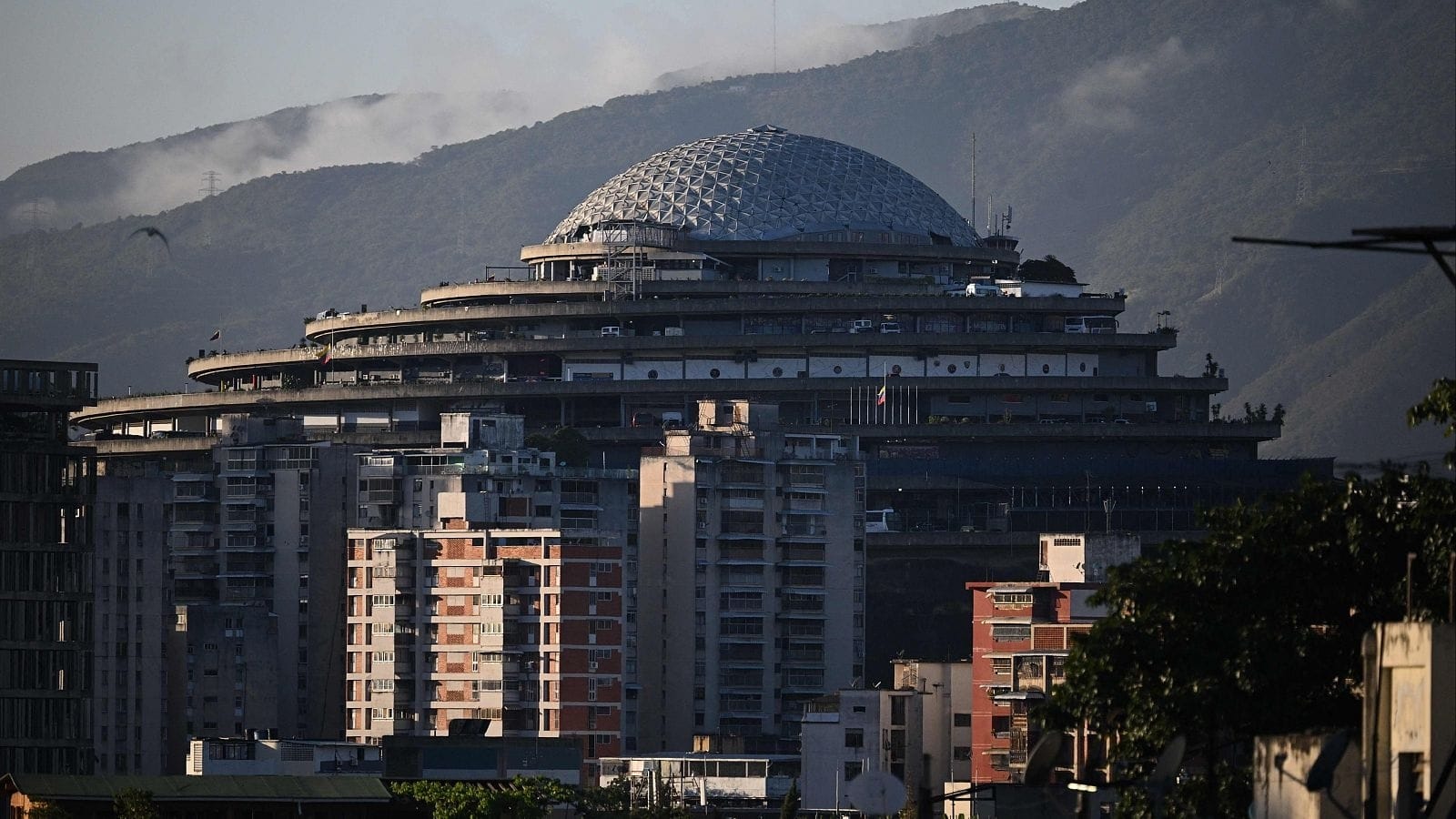 Autoridades ordenaron convertir el centro de detención «El Helicoide» en un centro social y comercial