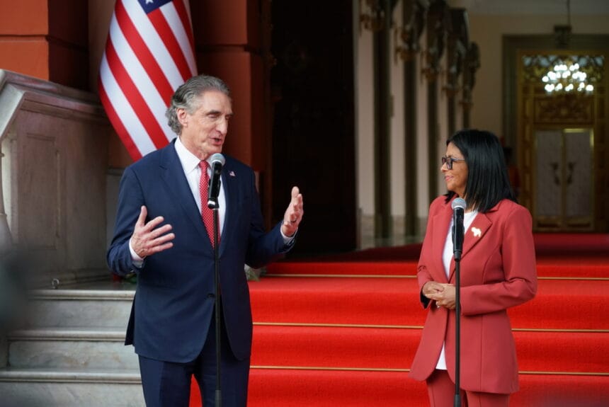 Delcy Rodríguez pidió junto a Doug Burgum acelerar reforma de la Ley de Minas