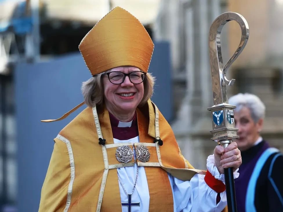 Inglaterra: Sarah Mullally hace historia como la primera mujer al mando de la Iglesia anglicana