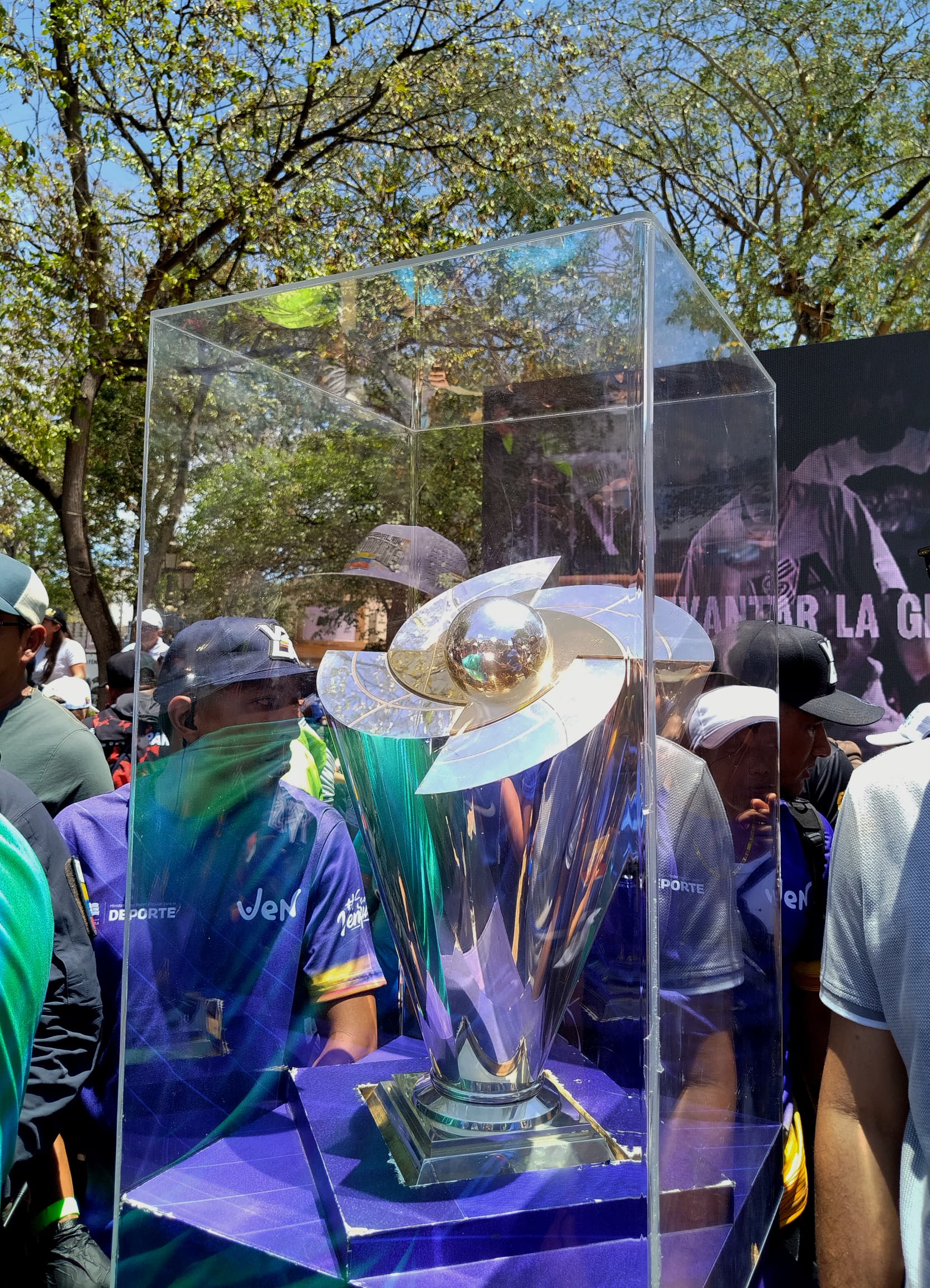 NUEVA ESPARTA | Trofeo de campeón del Clásico Mundial de Béisbol visitó Nueva Esparta