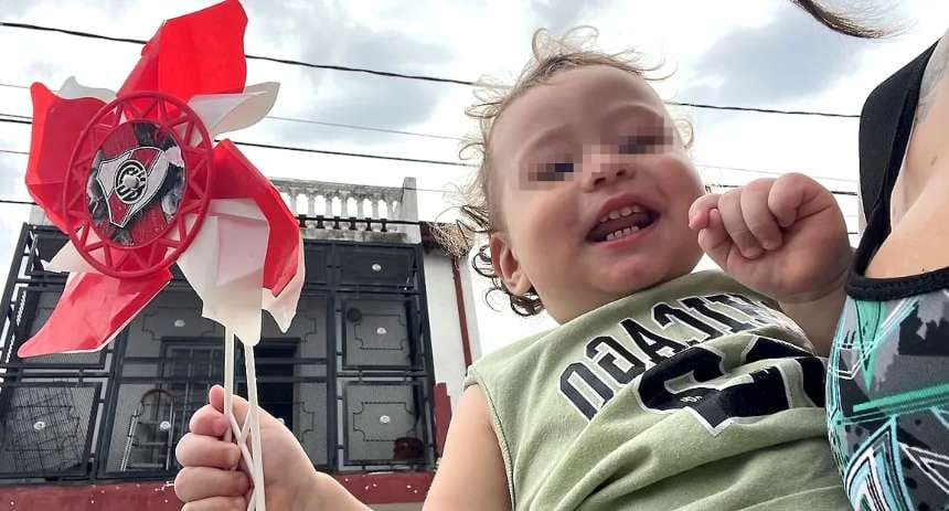 Bebé de un año murió asfixiado tras ingerir una uña postiza en Argentina