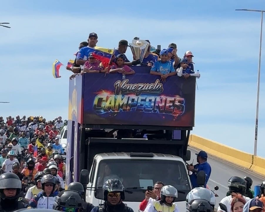 SUCRE | Cumaneses recibieron con orgullo el trofeo del Clásico Mundial de Béisbol 2026