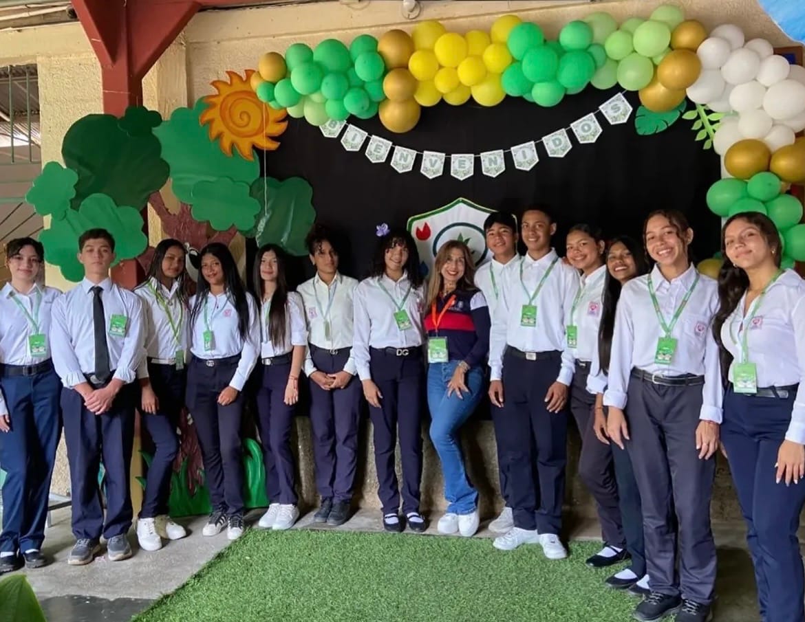 SUCRE | U.E Fe y Alegría Madre Alberta Giménez celebró sus 64 años con «Eco ruta» estudiantil