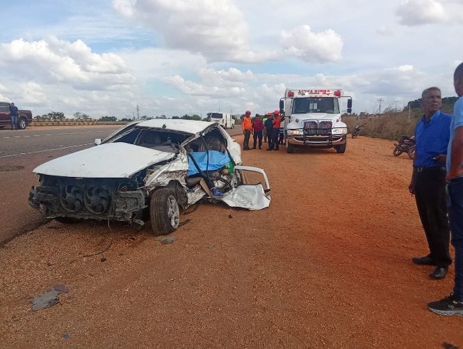 Choque de vehículos en la carretera Cantaura - El Tigre dejó tres muertos y dos heridos