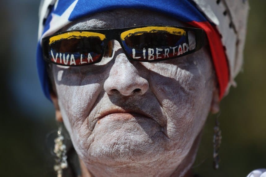 Un Mundo Sin Mordaza documentó 523 violaciones a la libertad de expresión en Venezuela durante 2025