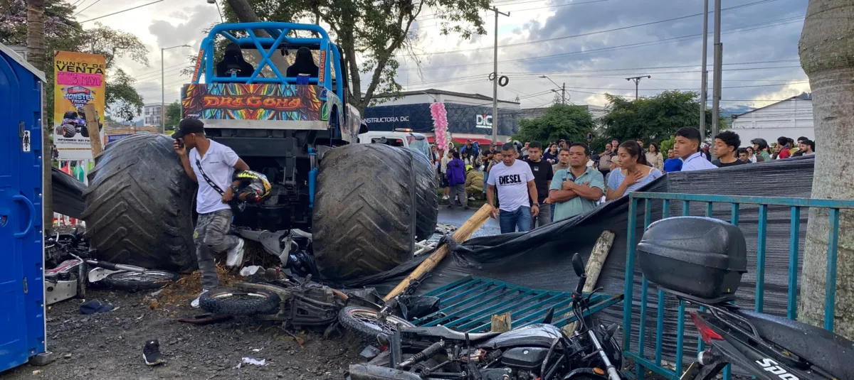 Accidente de «camión monstruo» dejó tres muertos y 38 heridos en Colombia