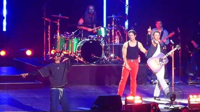Danny Ocean sorprendió al público durante el concierto de los Jonas Brothers en Chile