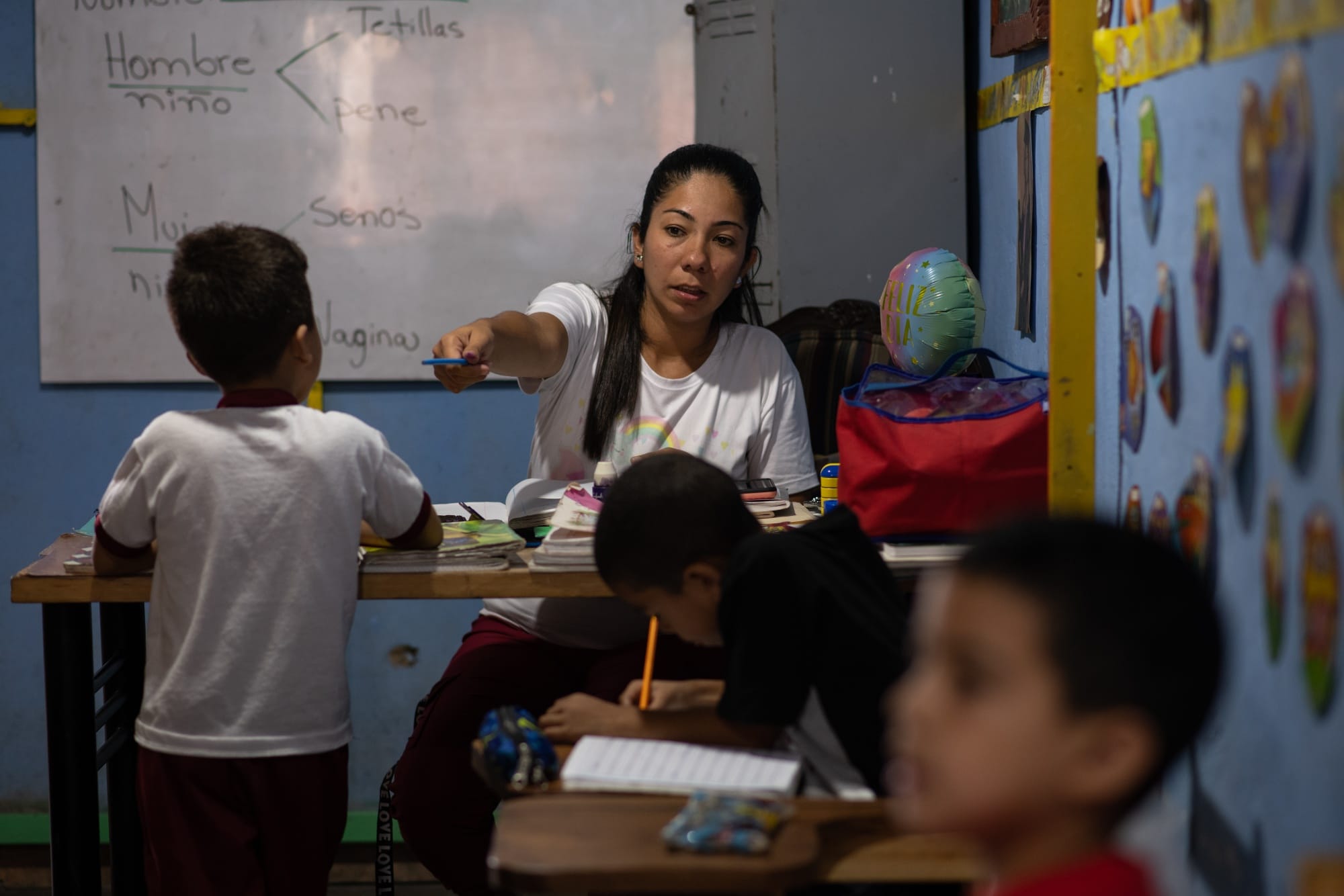Docentes de la AVEC exigen el pago de bono profesional tras sumar 11 días de retraso