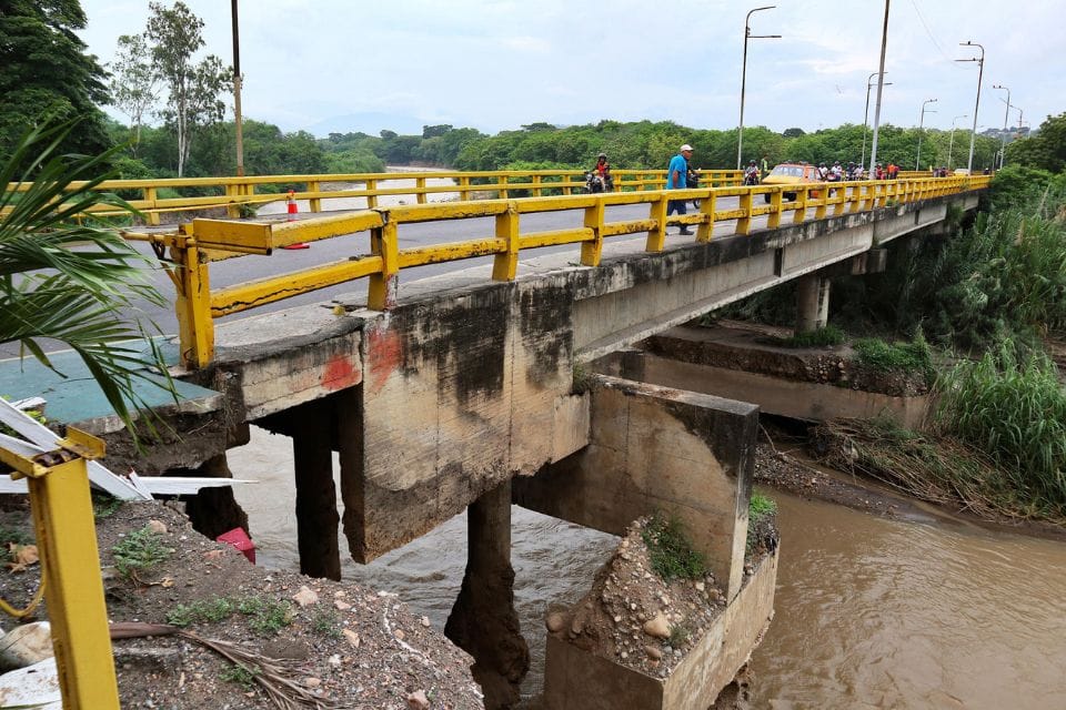 Gobierno anunció el cierre total del puente fronterizo con Colombia por 15 días