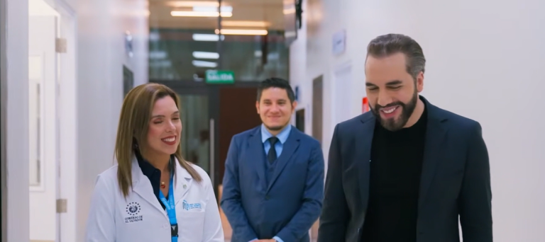 Médico venezolana liderará área de urología en importante hospital de El Salvador