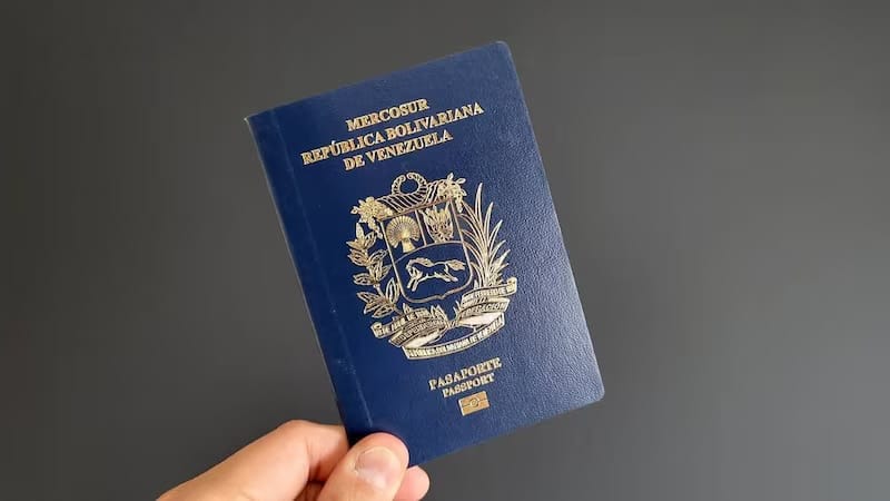 Sin pasaporte vigente: Conviasa aceptará «Documento de Viaje Electrónico» para entrar al país