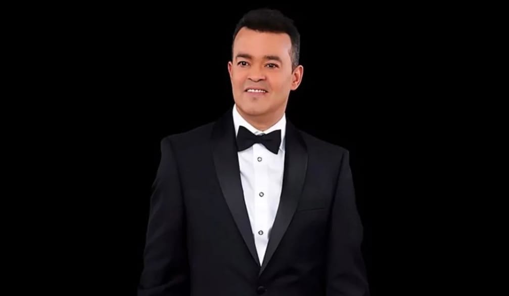 Falleció el cantante dominicano Alex Bueno a los 62 años tras complicaciones de salud