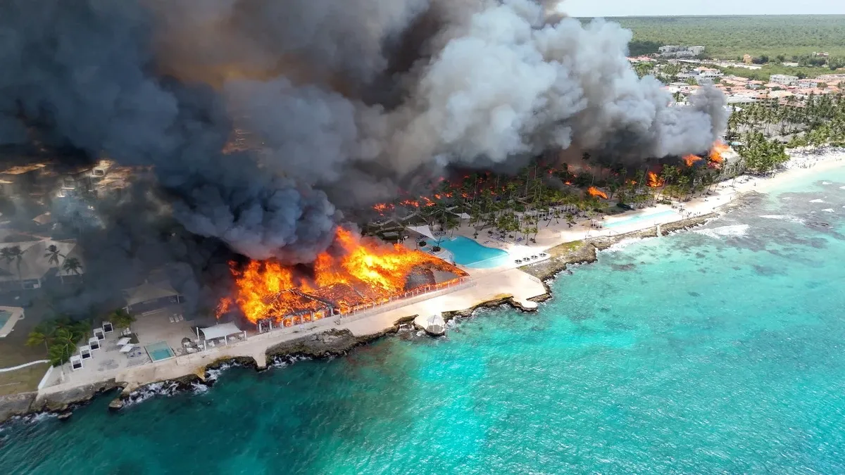 Incendio en hotel de Dominicana dejó una mujer muerta y gran parte del resort destruido