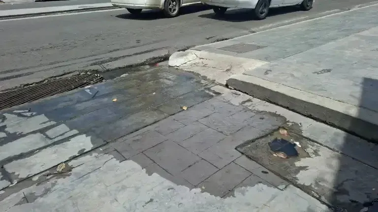 MONAGAS | Colapso de cloacas afecta a comerciantes y peatones del centro de Maturín