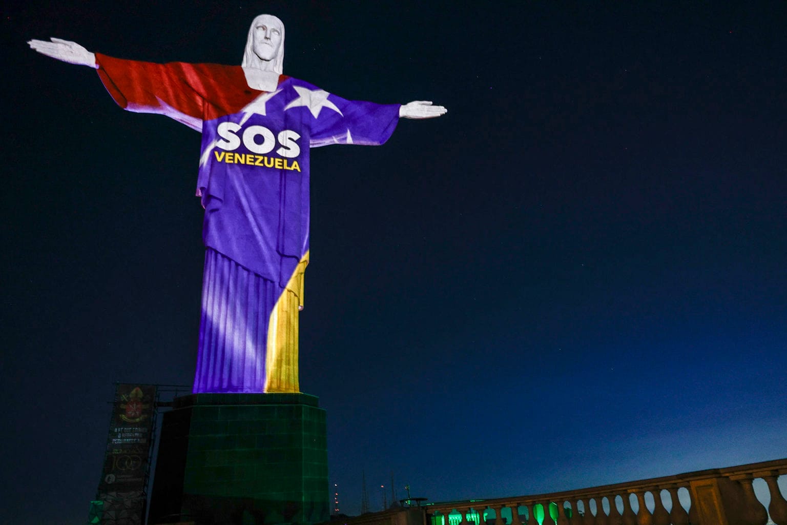 «SOS Venezuela»: Cristo Redentor se iluminó con la bandera nacional como parte de una campaña humanitaria