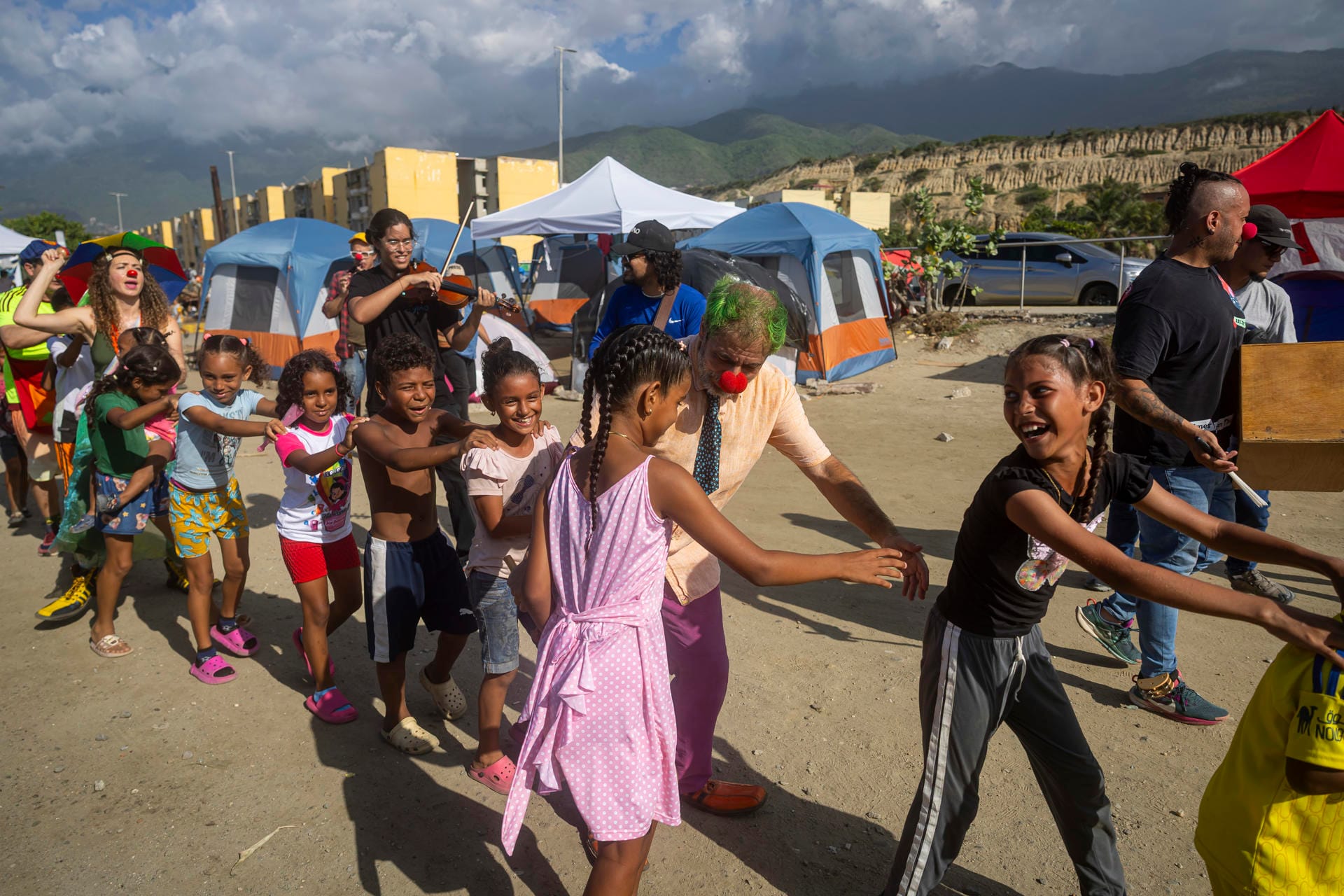 Artistas buscan llevar a niños sobrevivientes de los terremotos en Venezuela a la final del Mundial de Fútbol