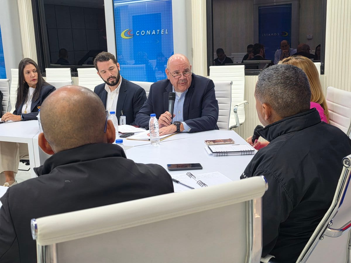 Conatel se reunió con SpaceX para avanzar en la posible llegada de Starlink a Venezuela