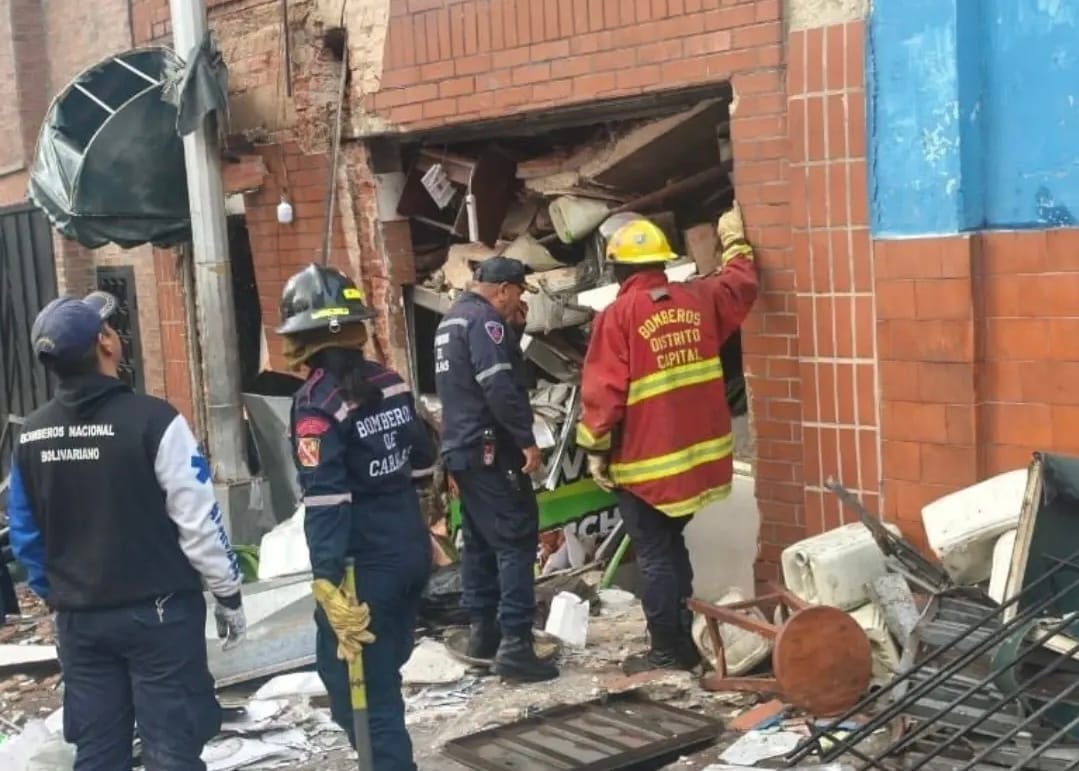 Fuerte explosión por fuga de gas dejó dos heridos en la avenida Nueva Granada de Caracas