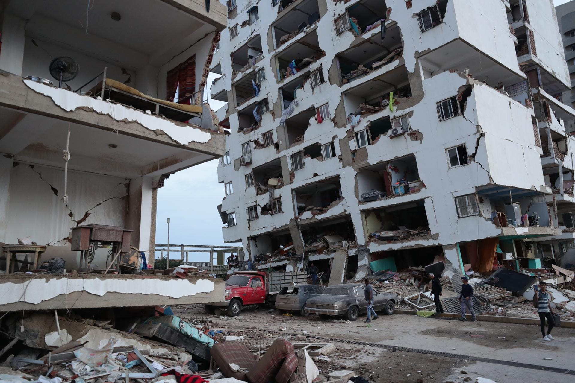 Nuevo balance elevó a 6.301 los fallecidos por los terremotos en Venezuela
