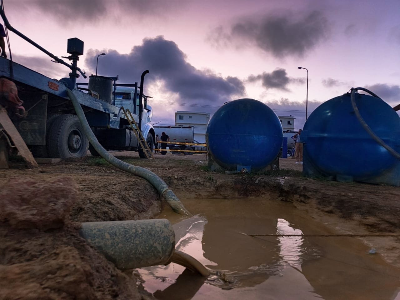 NUEVA ESPARTA | Gobernación entregó 360 tanques de agua en el municipio Mariño