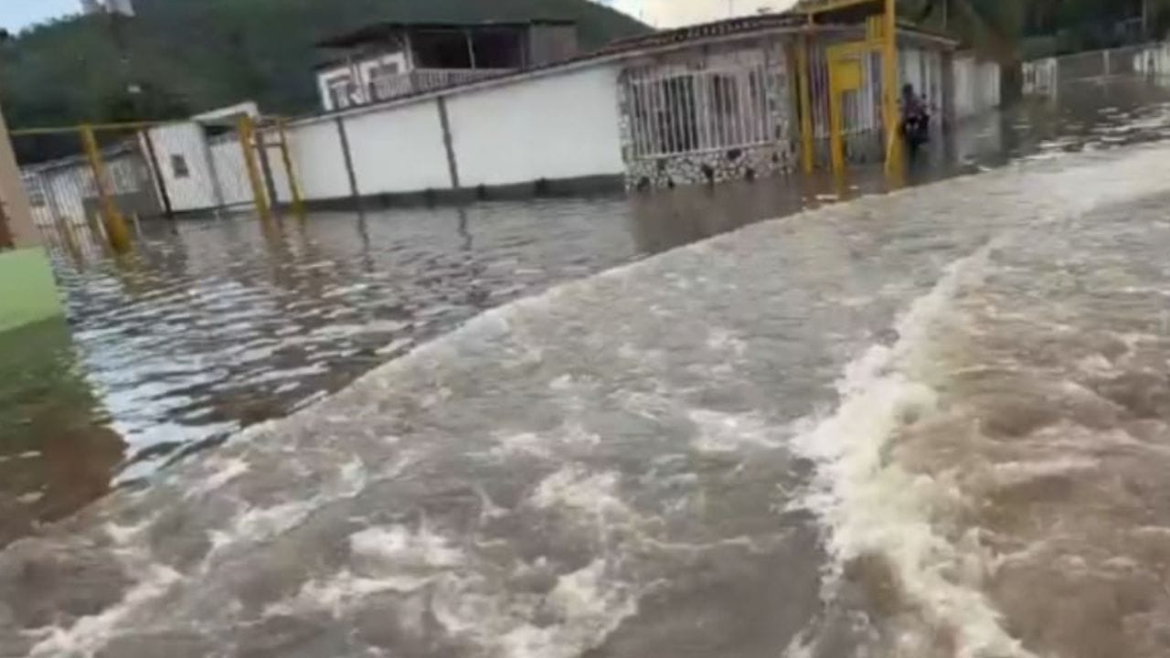 Fuertes lluvias provocaron inundaciones y fallas eléctricas en Aragua