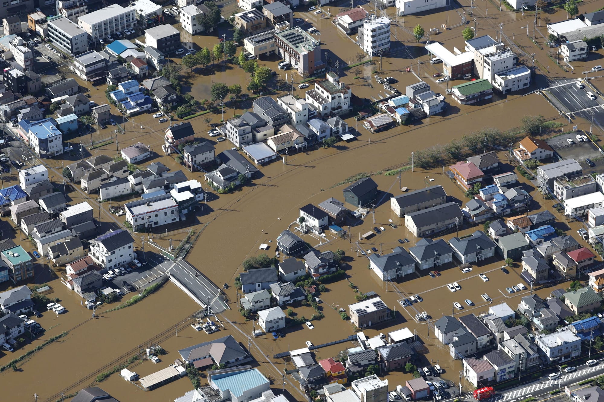 Tifón Dujuan deja 12 muertos y graves daños tras su paso por Japón