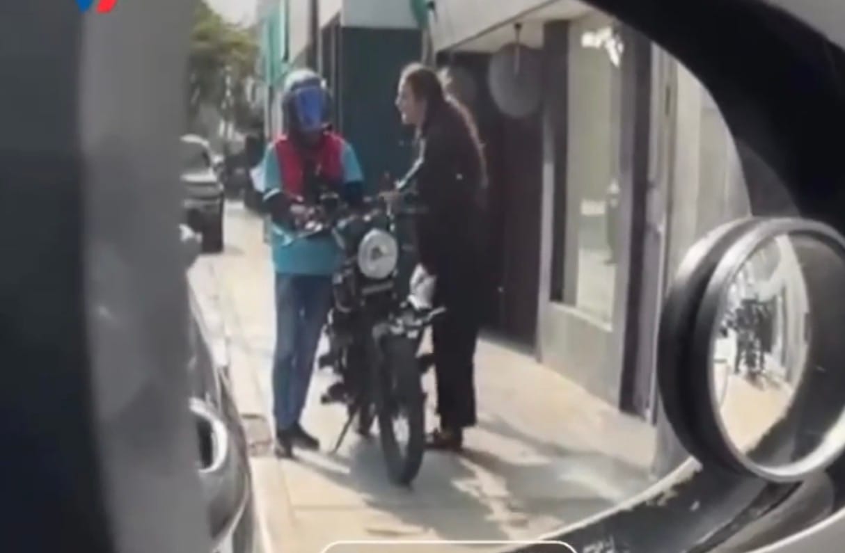 Mujer agredió a repartidor venezolano durante la entrega de un pedido en Perú