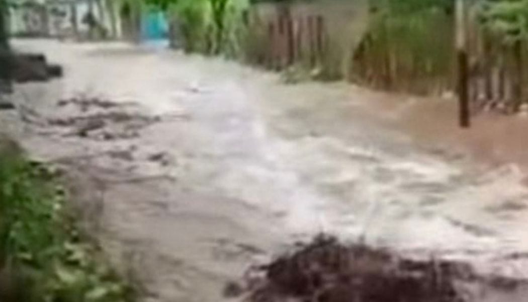 SUCRE | 17 viviendas quedaron anegadas en El Yaque tras crecida del río Agua Blanca en Montes