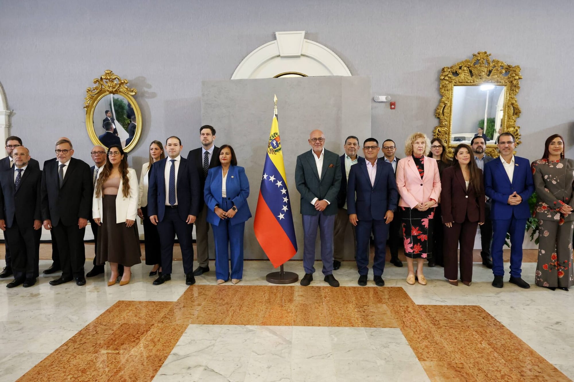 Gobierno encargado y oposición acordaron crear comisión para gestionar oro en Inglaterra