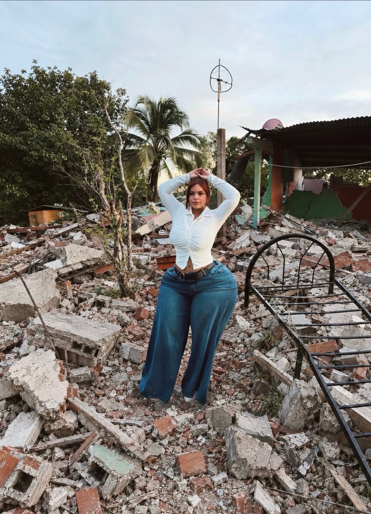 Influencer panameña Gracie Bon recibe críticas por fotografías tras el terremoto