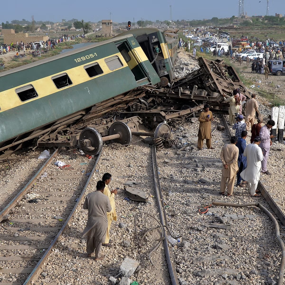 Descarrilamiento de tren en Pakistán deja siete muertos y 60 heridos