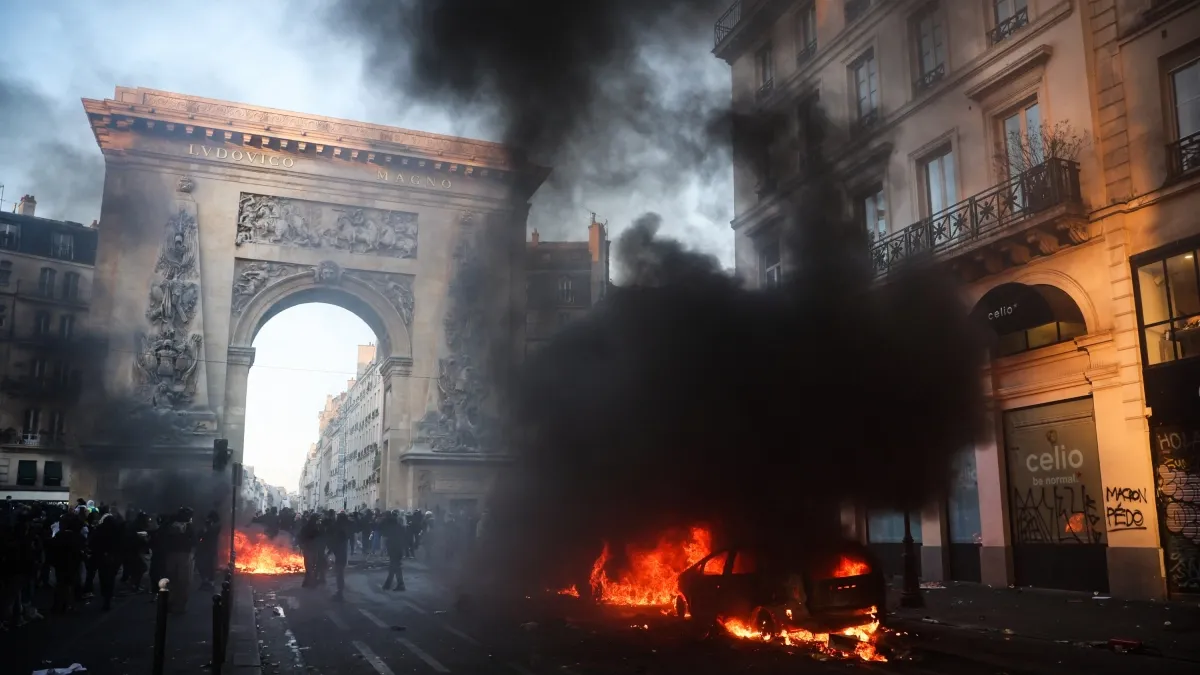 Francia anuncia toques de queda parciales tras disturbios y saqueos en varias ciudades