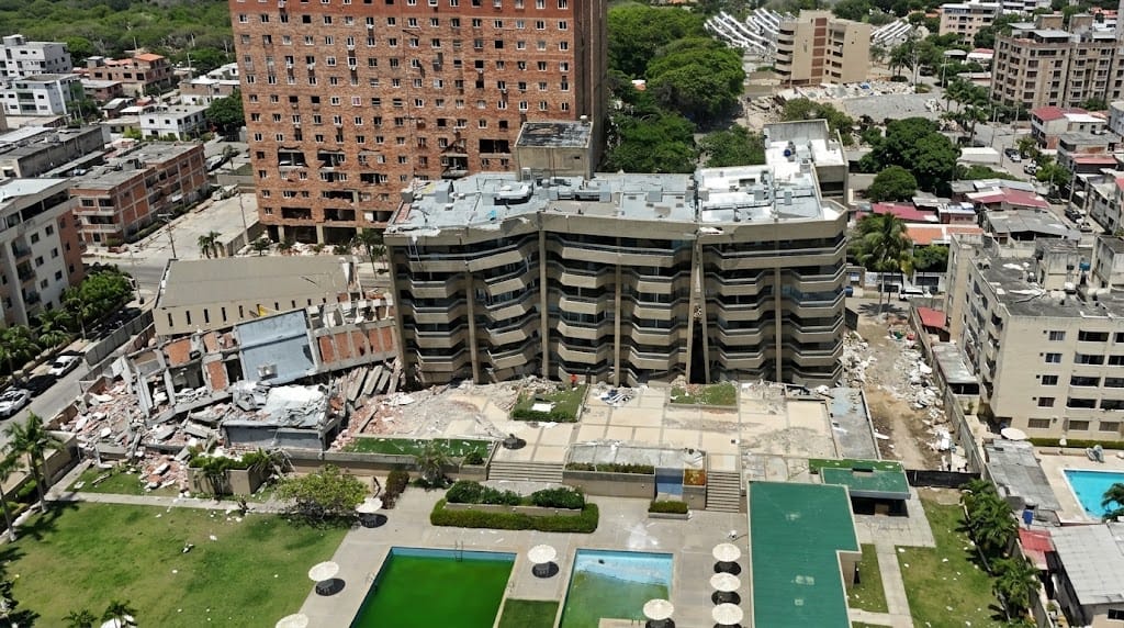 Residencias Auromar de La Guaira fueron dinamitadas tras cuatro meses de los terremotos