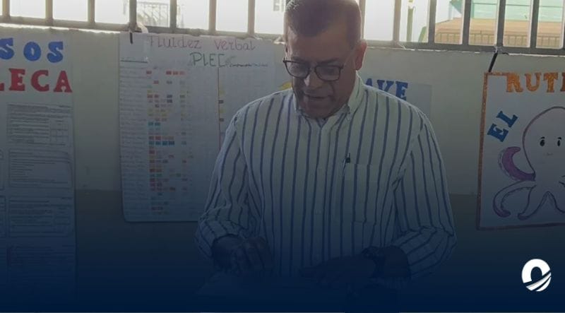 Gobernador Gilberto Pinto ejerció su derecho al voto e instó a participar en comicios