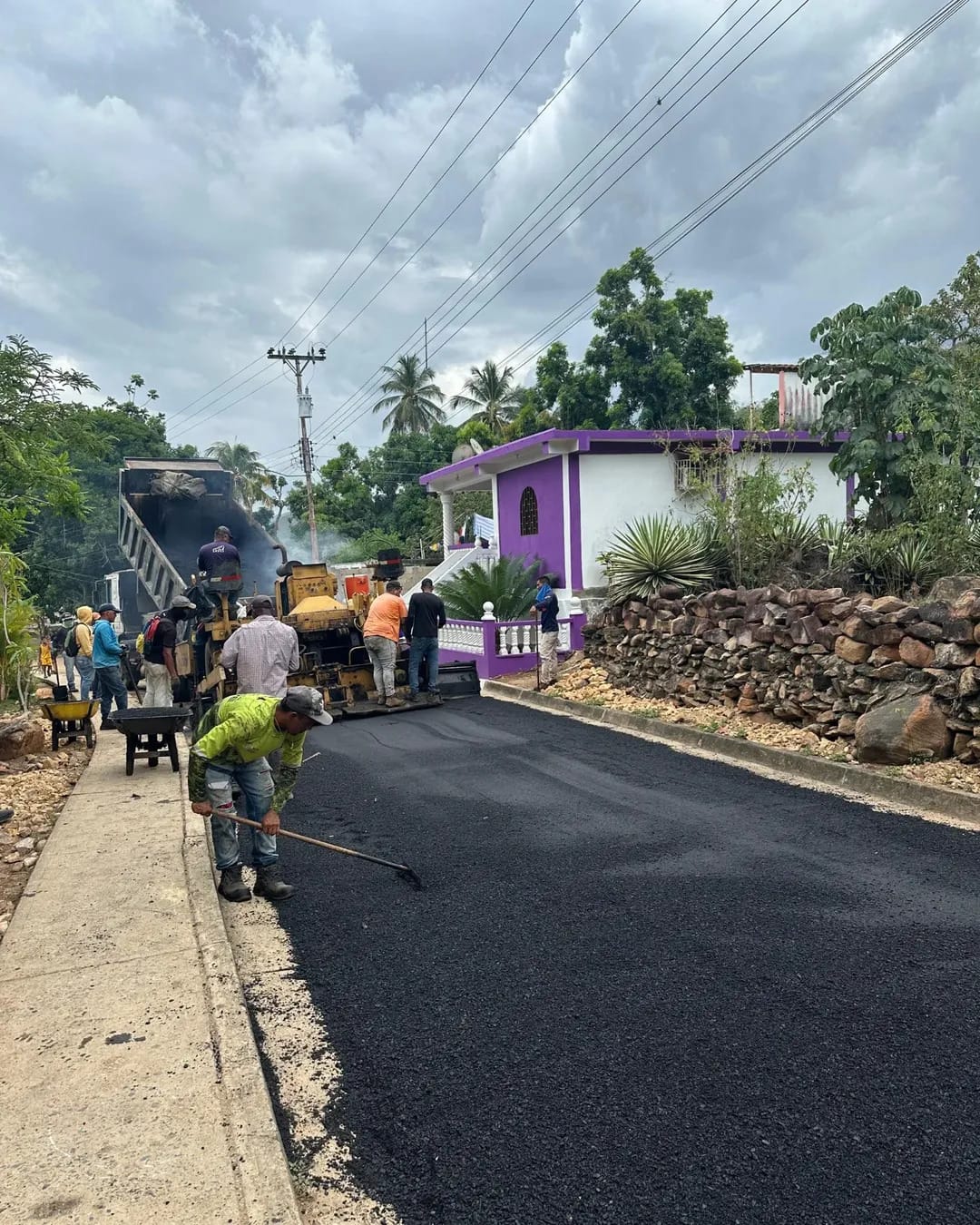 SUCRE | Gobernación entregó trabajos de asfaltado en dos comunidades del municipio Sucre