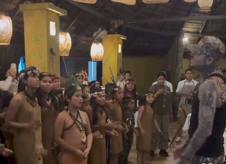 Farruko cantó junto a la Sinfónica Coral de Canaima