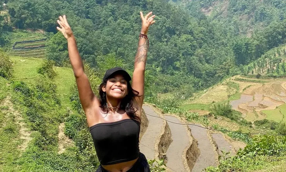 Turista brasileña que cayó en volcán de Indonesia fue hallada muerta