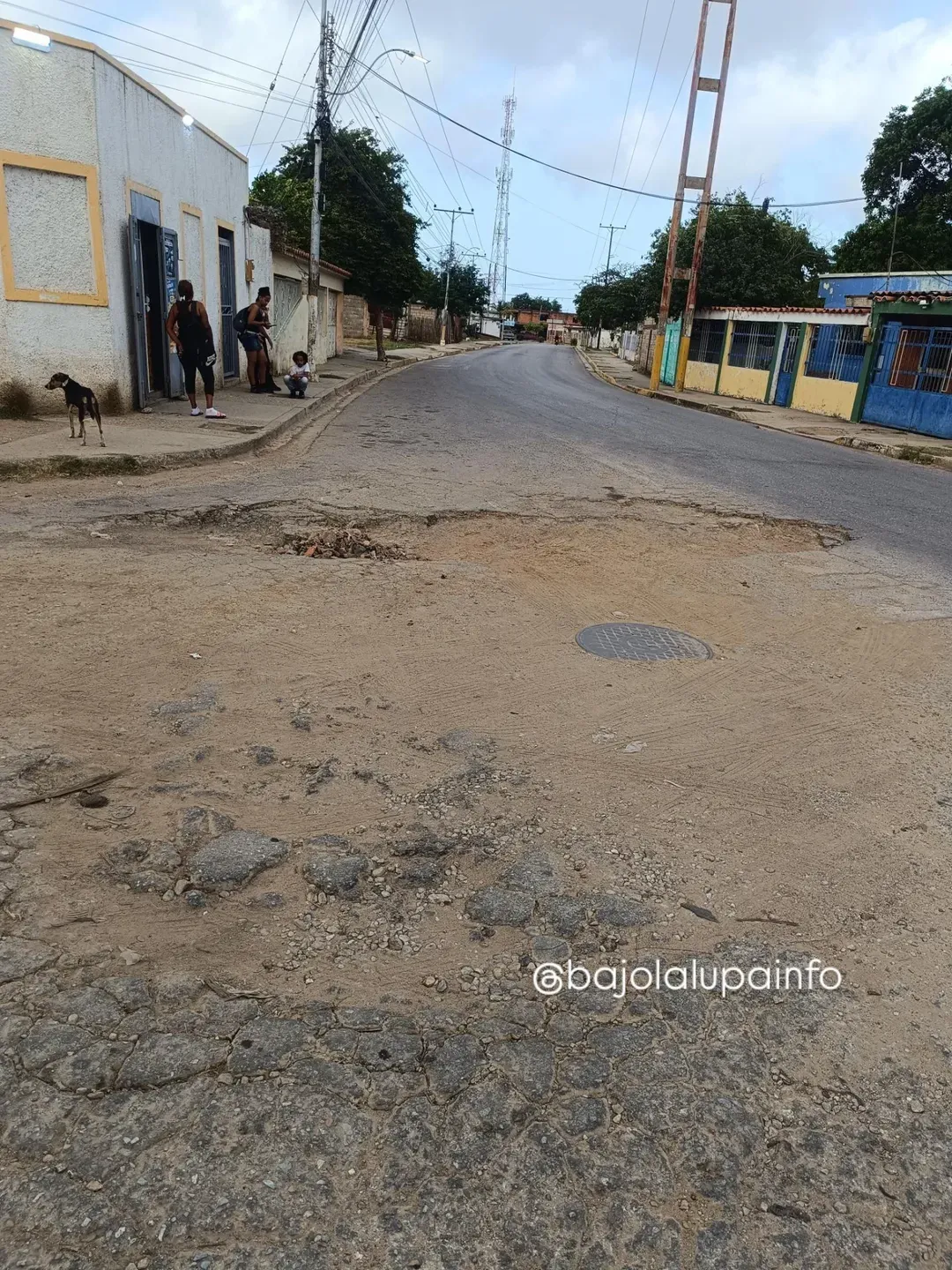 NUEVA ESPARTA | Habitantes de San Antonio exigieron asfaltado y reparación de la vía principal del sector