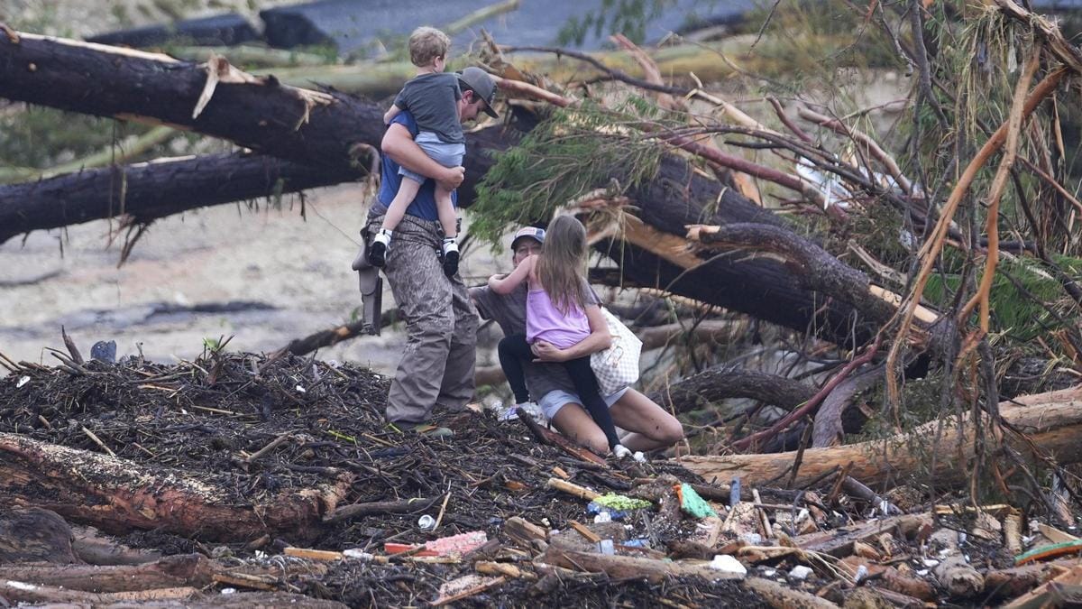 Cifra de muertos por inundaciones en Texas ascendió a 104: aproximadamente 30 son niños