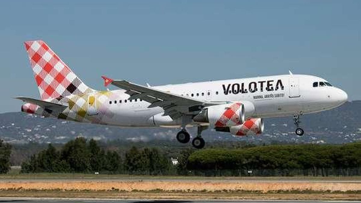 Hombre murió tras ser succionado por el motor de un avión en Italia