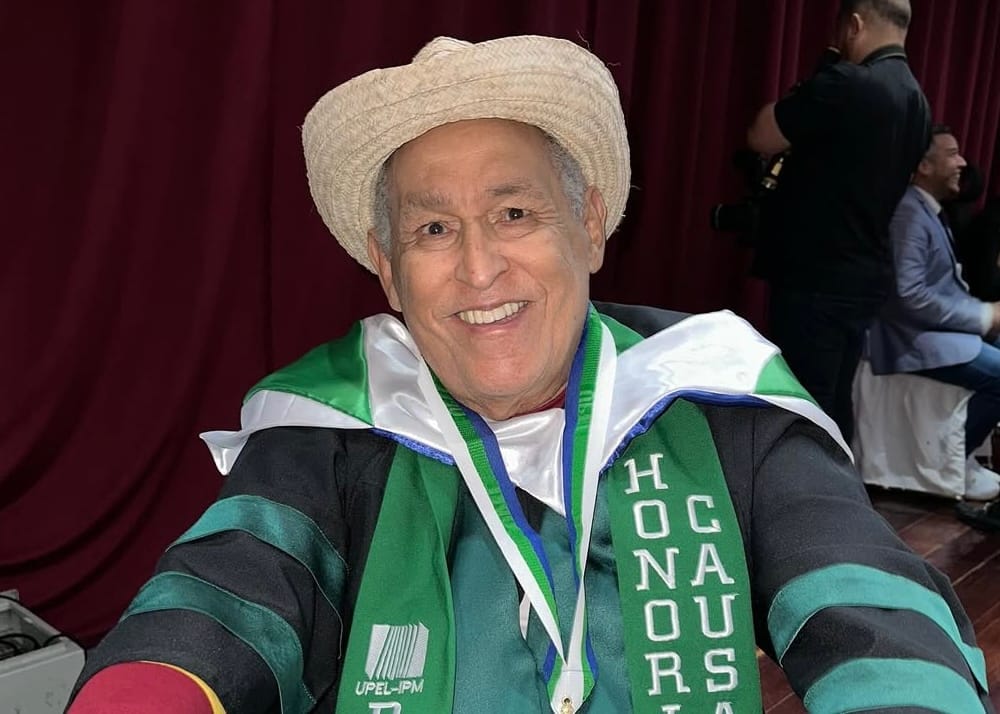 Gualberto Ibarreto recibió segundo doctorado honoris causa por su aporte cultural