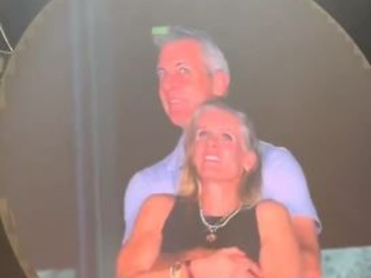 Empresario fue captado en plena infidelidad durante concierto de Coldplay