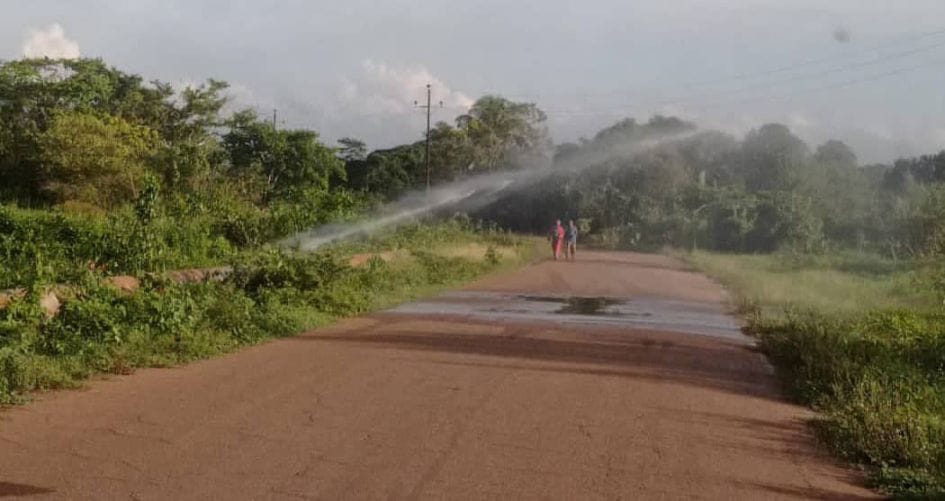 ANZOÁTEGUI | Habitantes de Aragua de Barcelona reportaron nueva fuga en tubo matriz