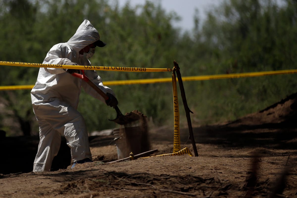 Dos venezolanos fueron hallados enterrados en una fosa en México
