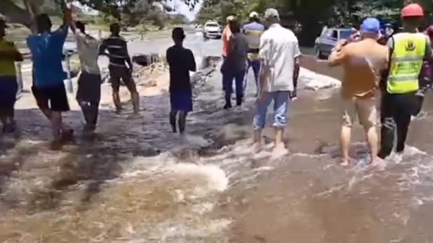 Desbordamiento de ríos provocó colapso de tramo vial entre Guárico y Apure