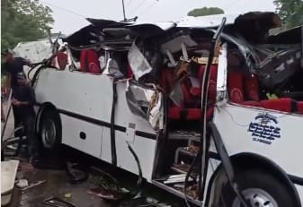 Árbol cayó sobre un autobús en Táchira y dejó cuatro muertos